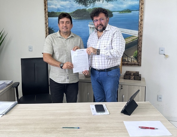 Prefeito Helder Carvalho assina Termo de Protocolo para firmar parceria com o Governo do Estado e anuncia Especialização em Paleontologia que funcionará em Sousa